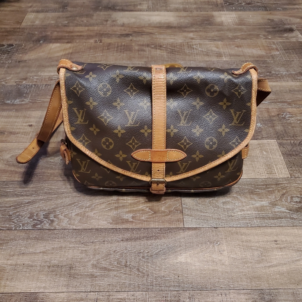 Louis Vuitton Monogram Saumur 30 Crossbody Bag